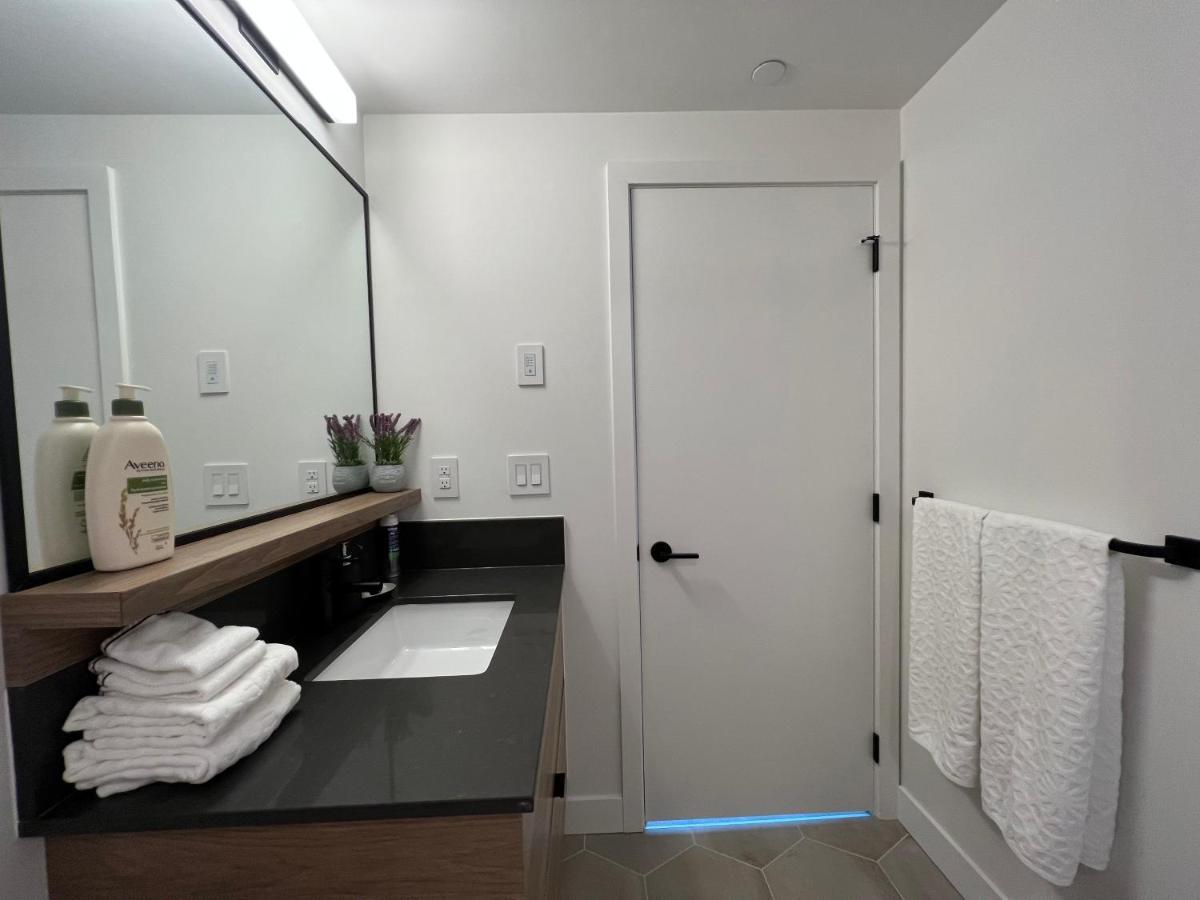 Amazing Brand New Lakeview Condo Downtown Kelowna Dış mekan fotoğraf