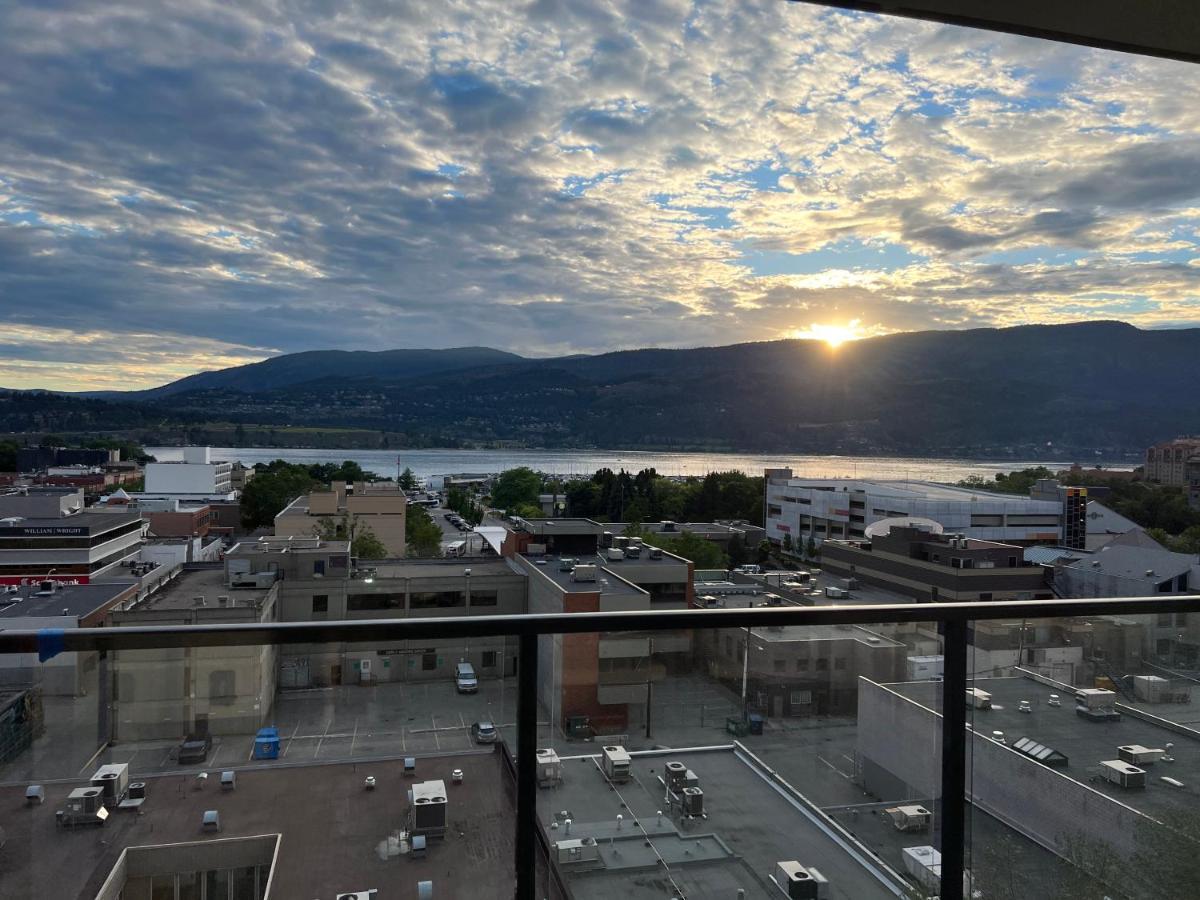Amazing Brand New Lakeview Condo Downtown Kelowna Dış mekan fotoğraf