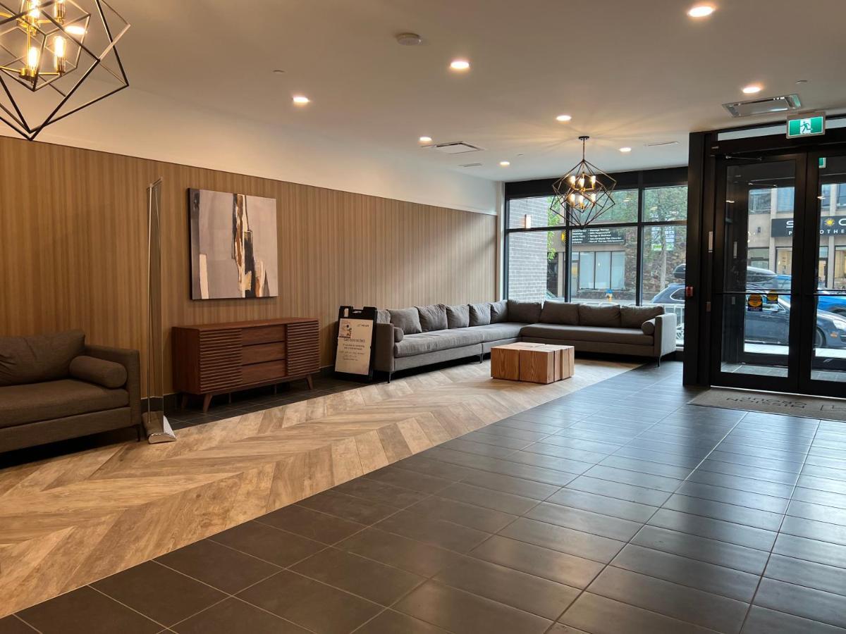 Amazing Brand New Lakeview Condo Downtown Kelowna Dış mekan fotoğraf