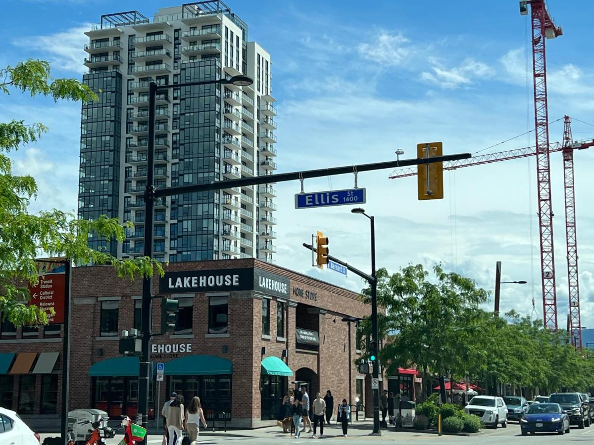 Amazing Brand New Lakeview Condo Downtown Kelowna Dış mekan fotoğraf